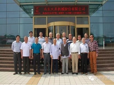兗州區(qū)委常委、組織部長徐繼瑞一行領(lǐng)導蒞臨天意參觀指導工作